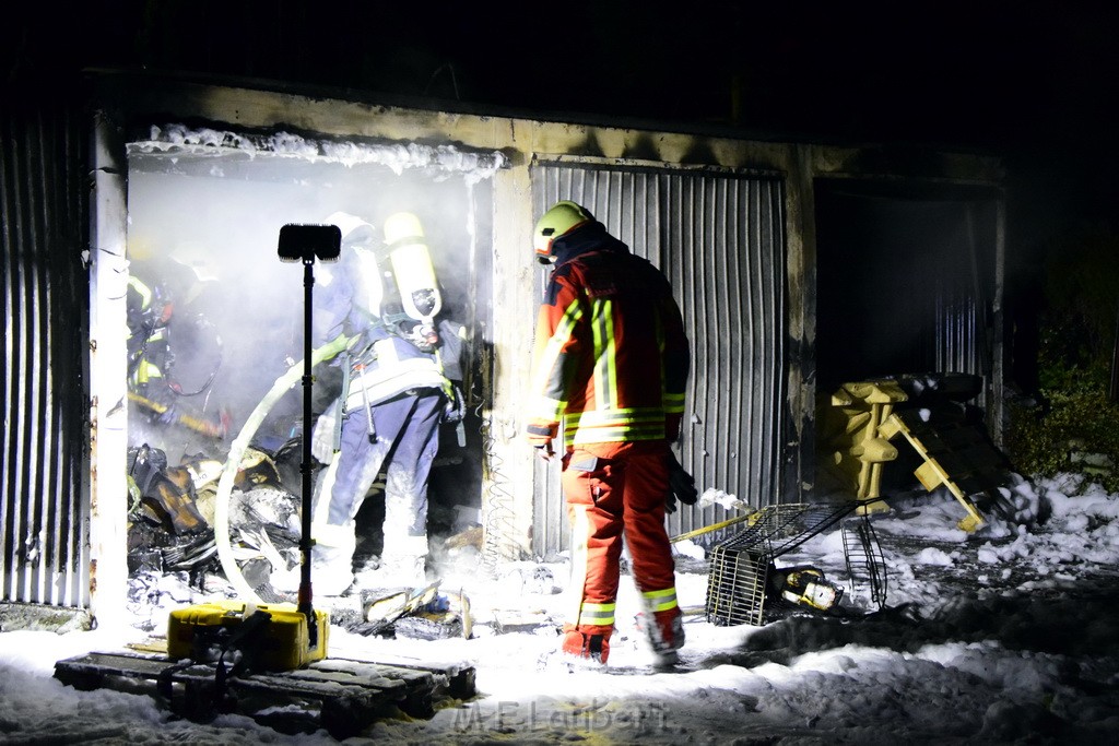 Feuer Hinterhof Garagen Koeln Hoehenberg Olpenerstr P063.JPG - Miklos Laubert